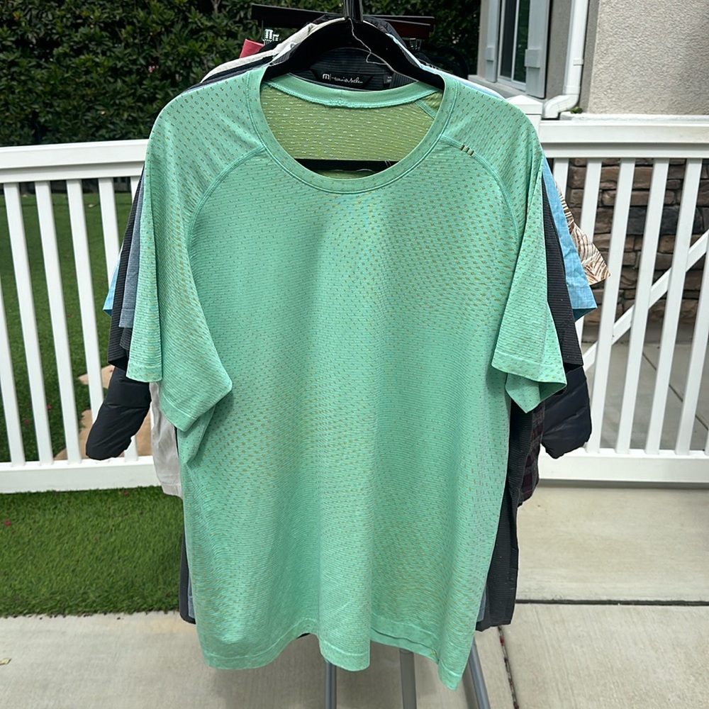 Lululemon xxl metal vent tech